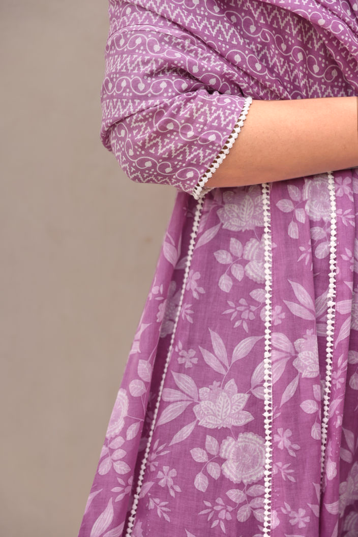 Soft lavender Floral Printed Mulmul Kurta and Pant with Lucknowi Embroidery
